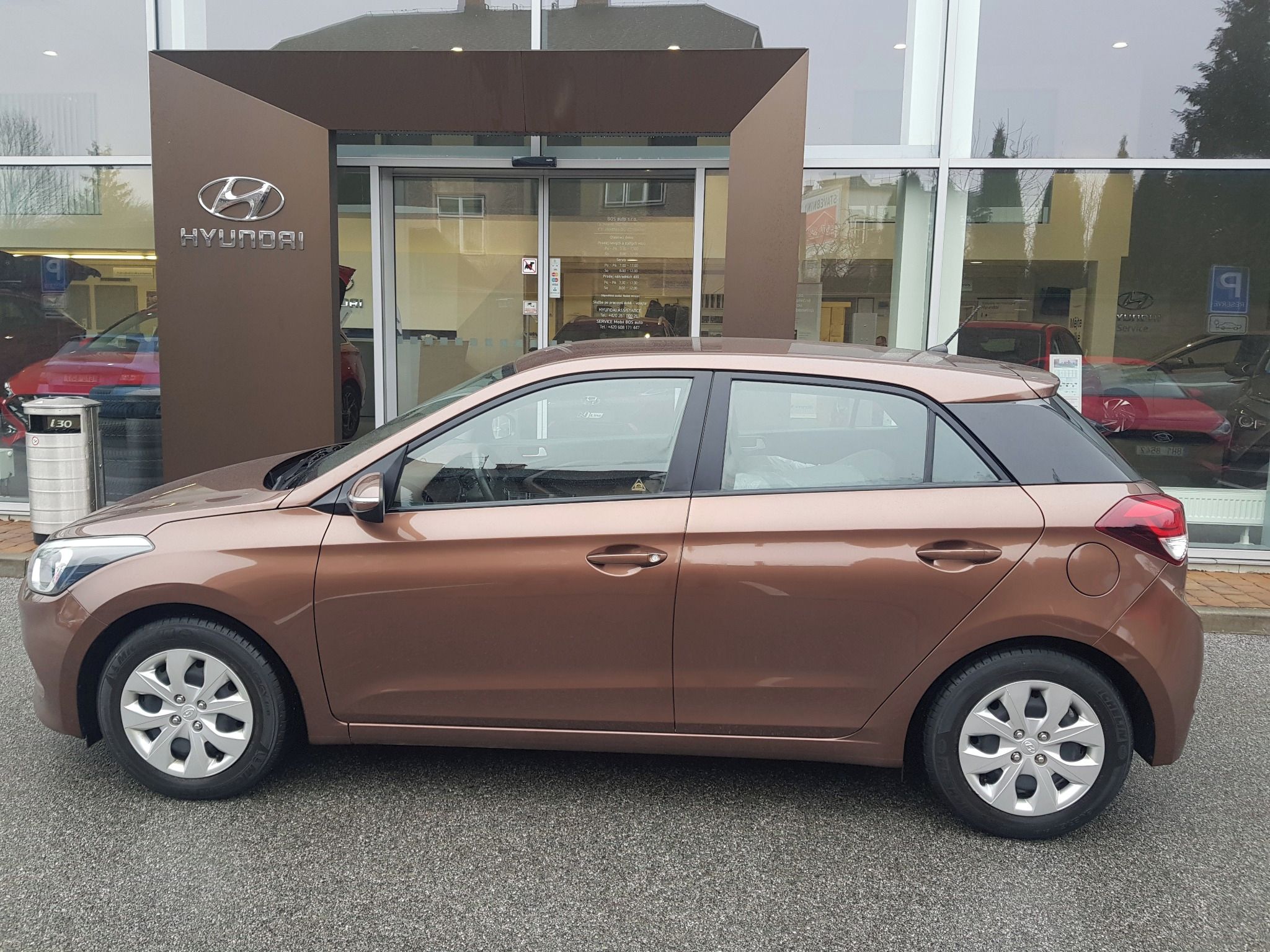 Hyundai i20, 1,2i FamilyCLUB,klima,1.maj. - fotka 4
