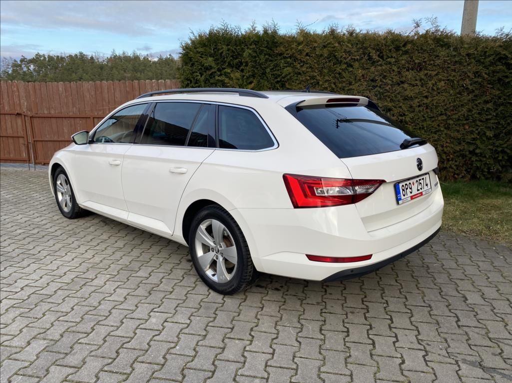 Škoda Superb, 2,0 TDI  Ambition / NAVI - fotka 3