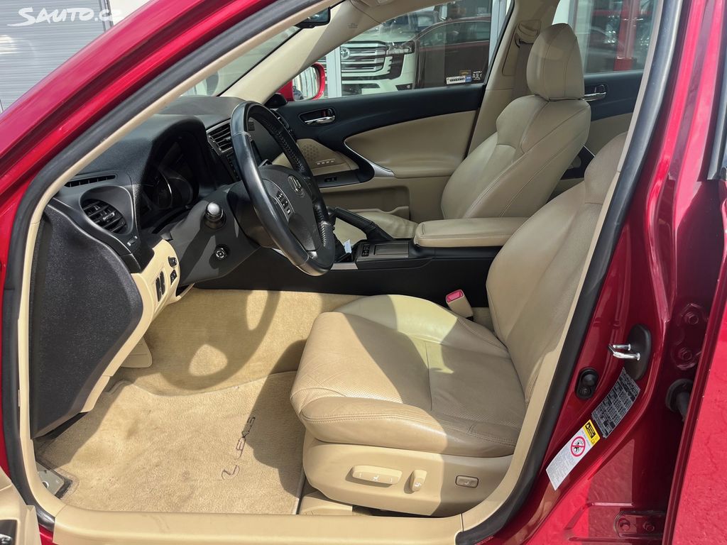 Lexus IS, fotka 10