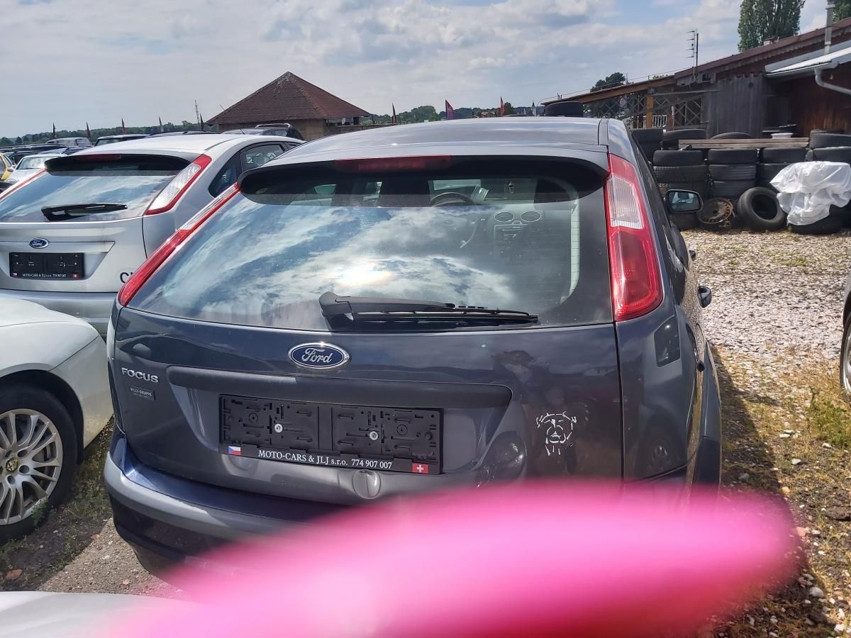 Ford Focus, 1,6i 16V - fotka 6
