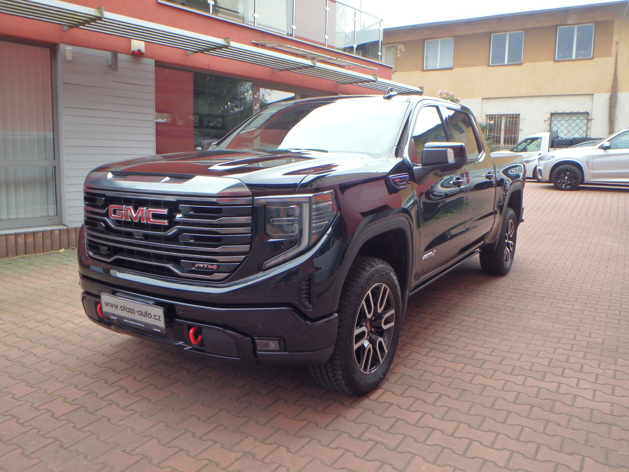 GMC Sierra, AT4 1500 6.2 V8