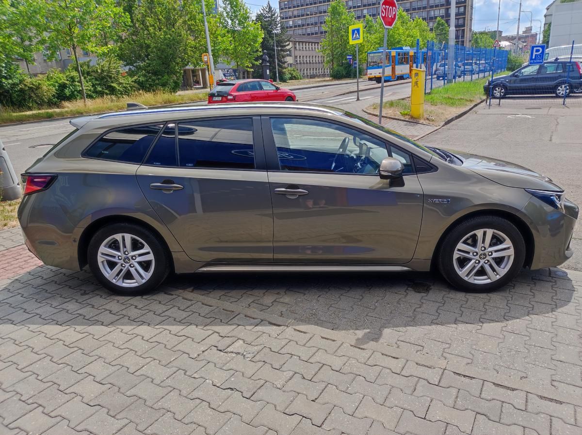 Toyota Corolla, 1.8  HYBRID 1.maj - fotka 3