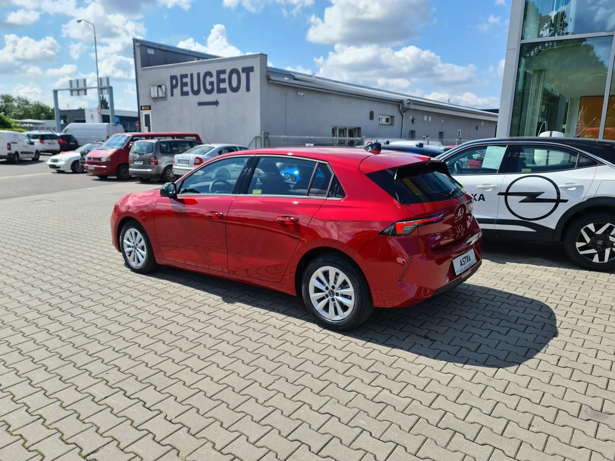 Opel Astra, Edition 1.2 96 kW MT6 - fotka 4