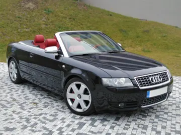 Audi S4, cabrio 4.2 V8 manual ČR