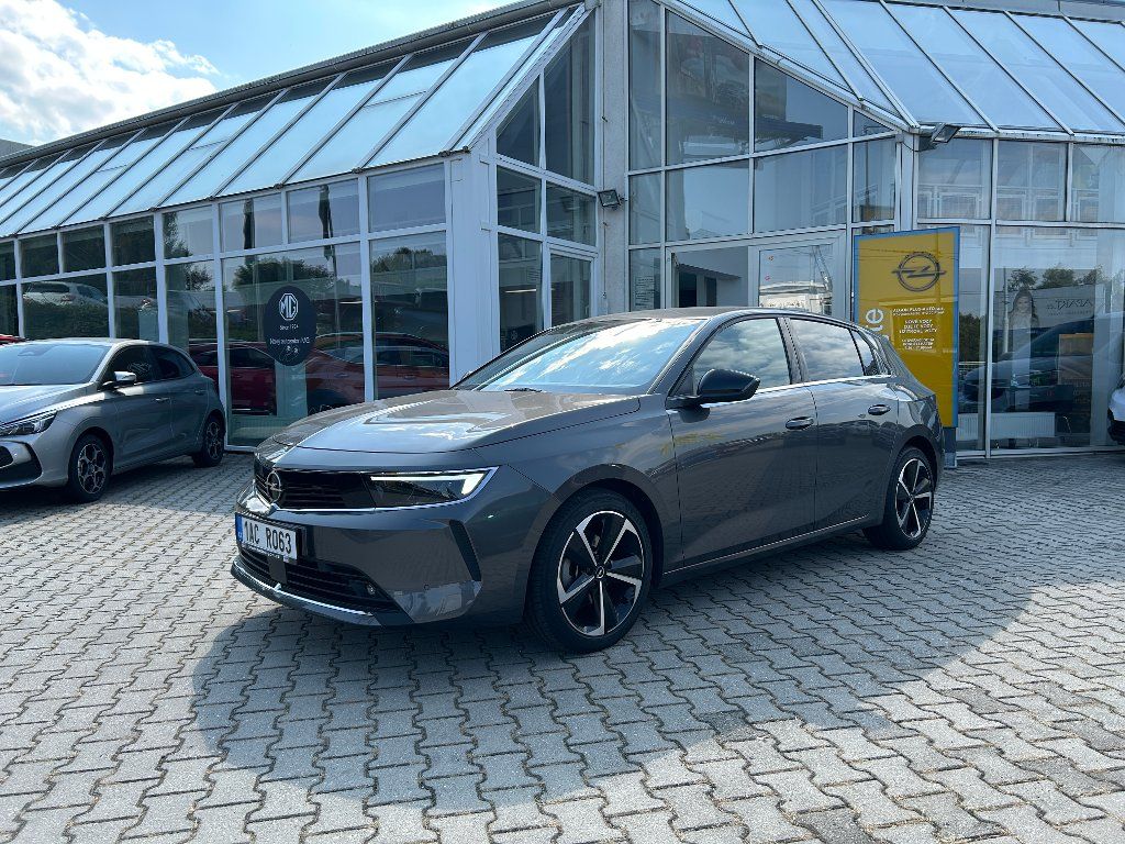 Opel Astra, Elegance 1,2 Turbo 81kW MT6 - fotka 2