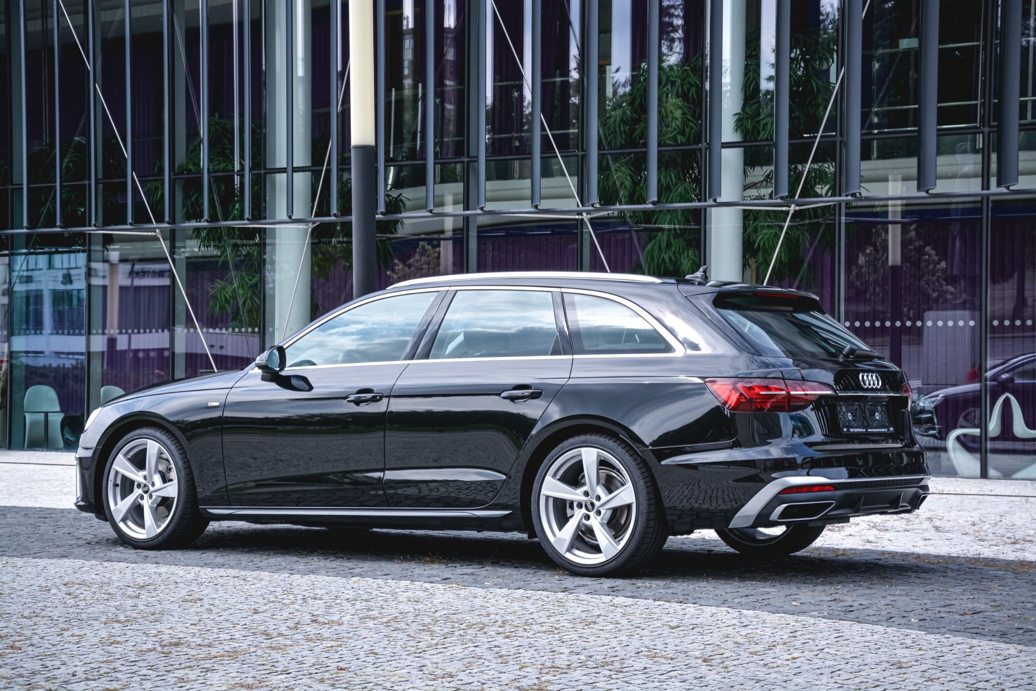 Audi A4 Avant, S line 35 TFSI 110 kW - fotka 3