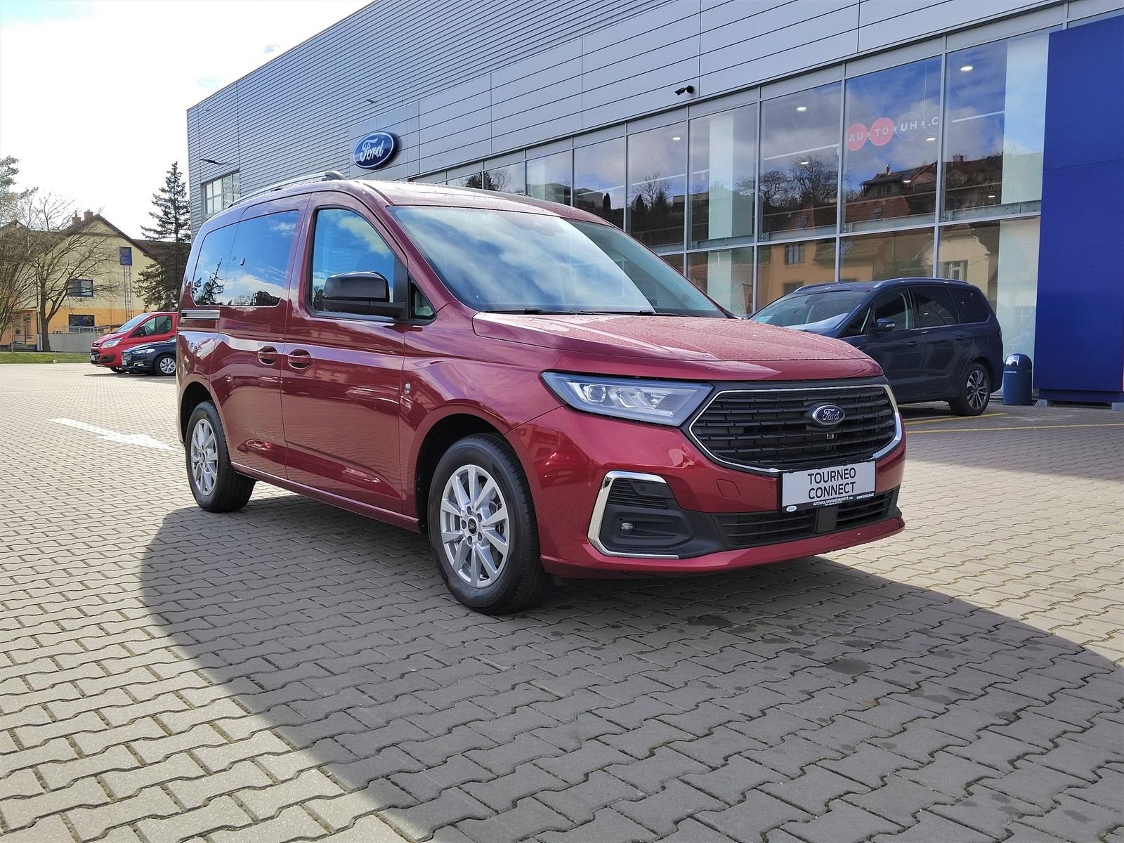 Ford Tourneo Connect, 2,0 EcoBlue 90kW/122 koní 6 st - fotka 4