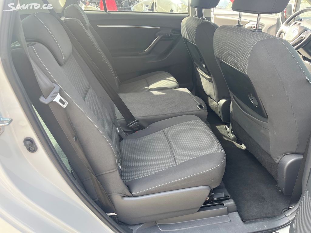 Toyota Verso, fotka 12