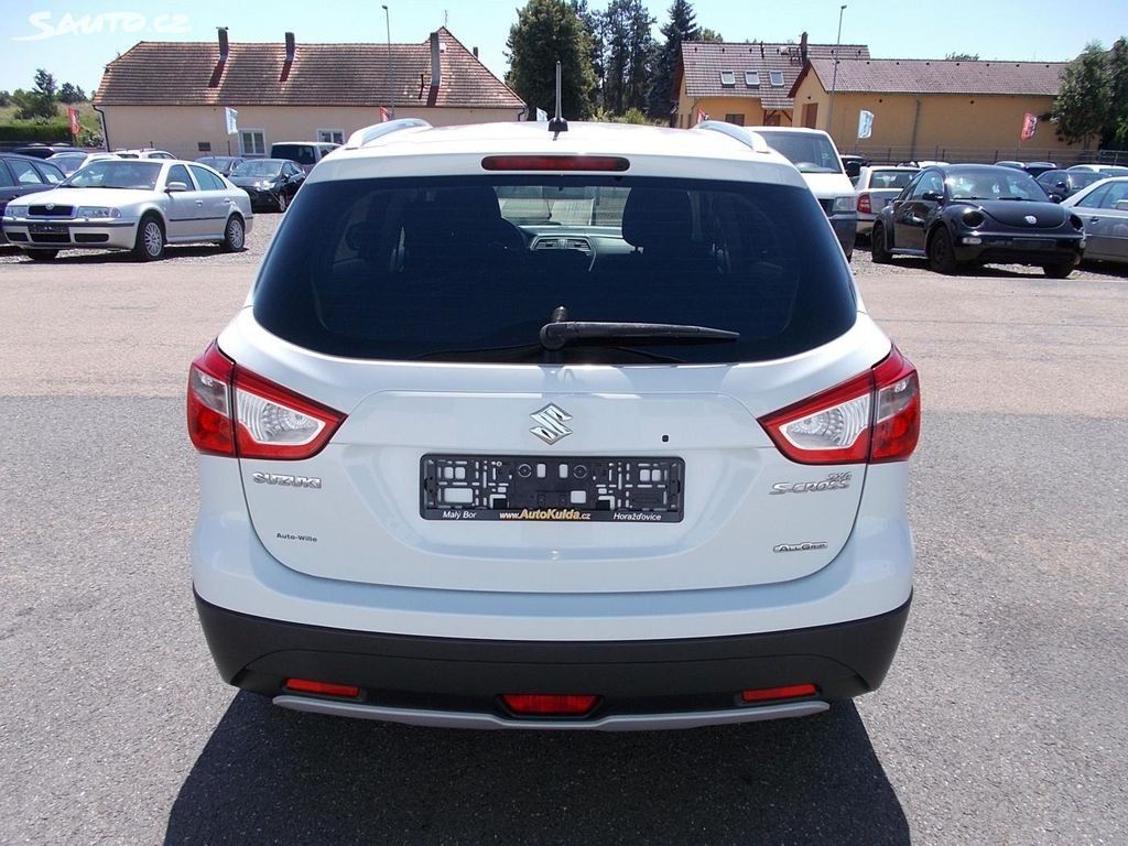 Suzuki SX4 S-Cross, 1,6 88kW, 4X4 - fotka 6