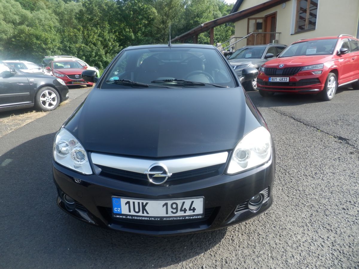 Opel Tigra, 1,8 92KW Roadster - fotka 2