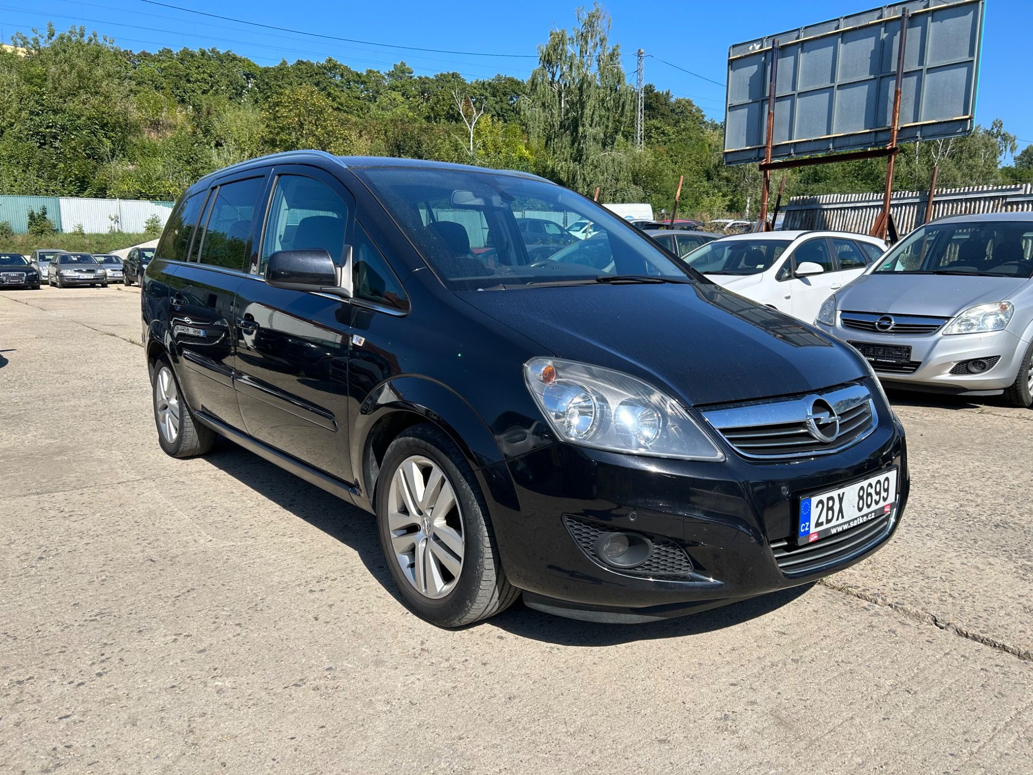 Opel Zafira, 1,8 16V, SPORT, 7míst, tažné - fotka 3