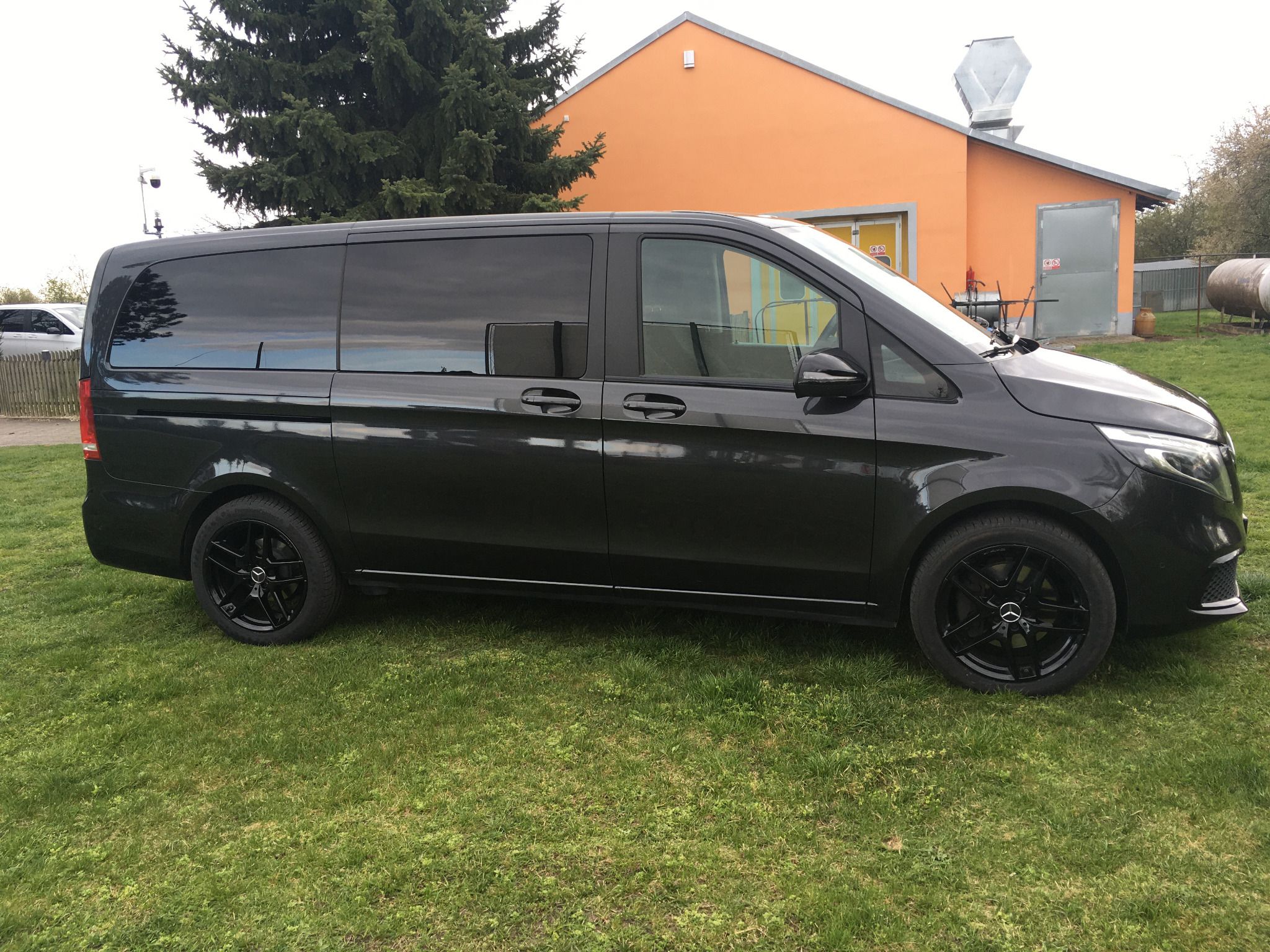 Mercedes-Benz Třídy V, 250d  4MATIC  140kW  7-MÍST - fotka 2