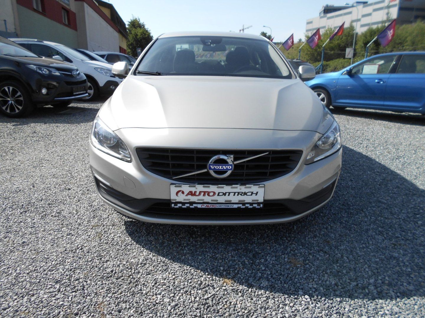 Volvo S60, 2.0 - fotka 2