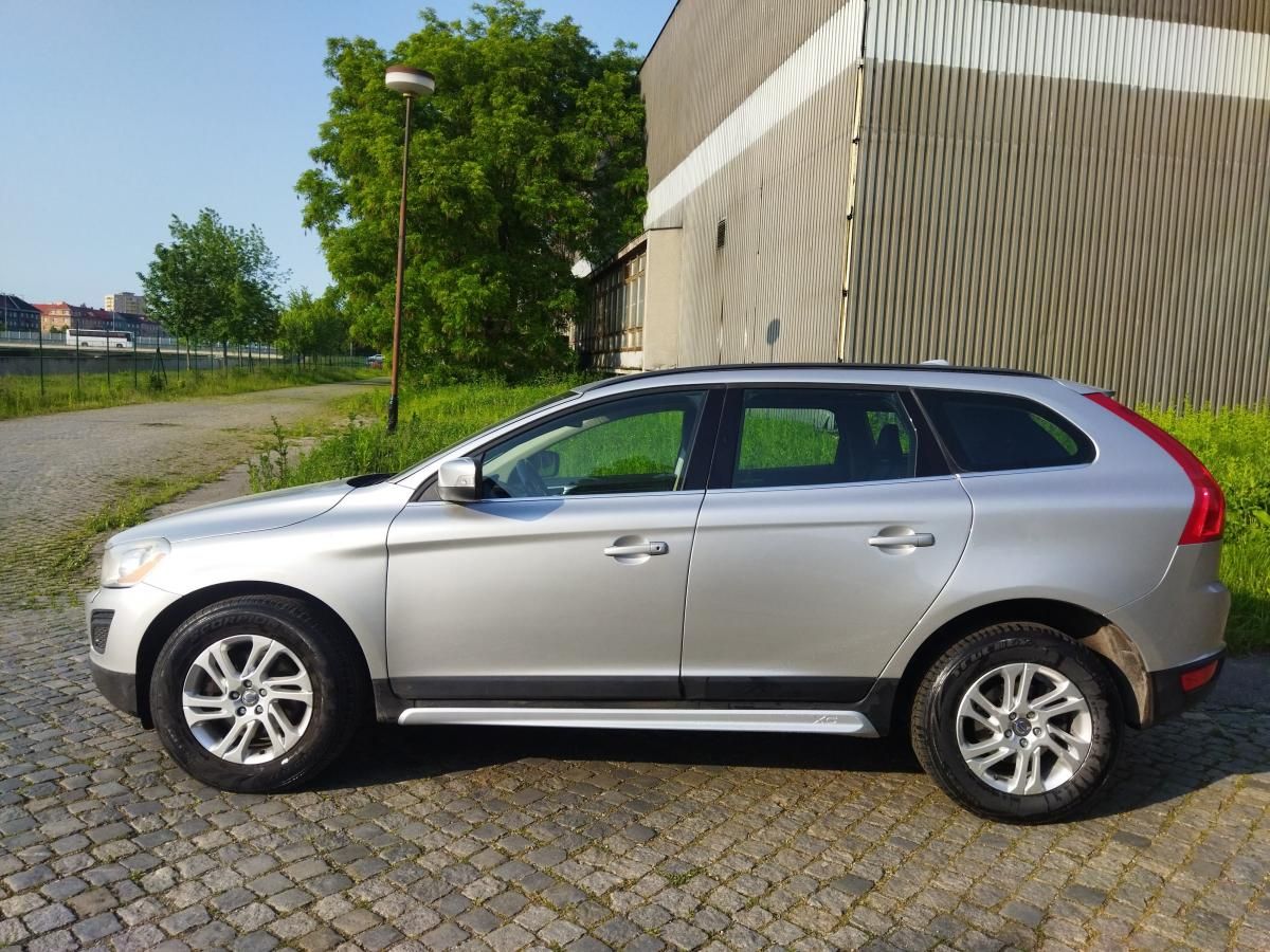 Volvo XC60, 2.4D / 120 kW, 4x4, - fotka 2