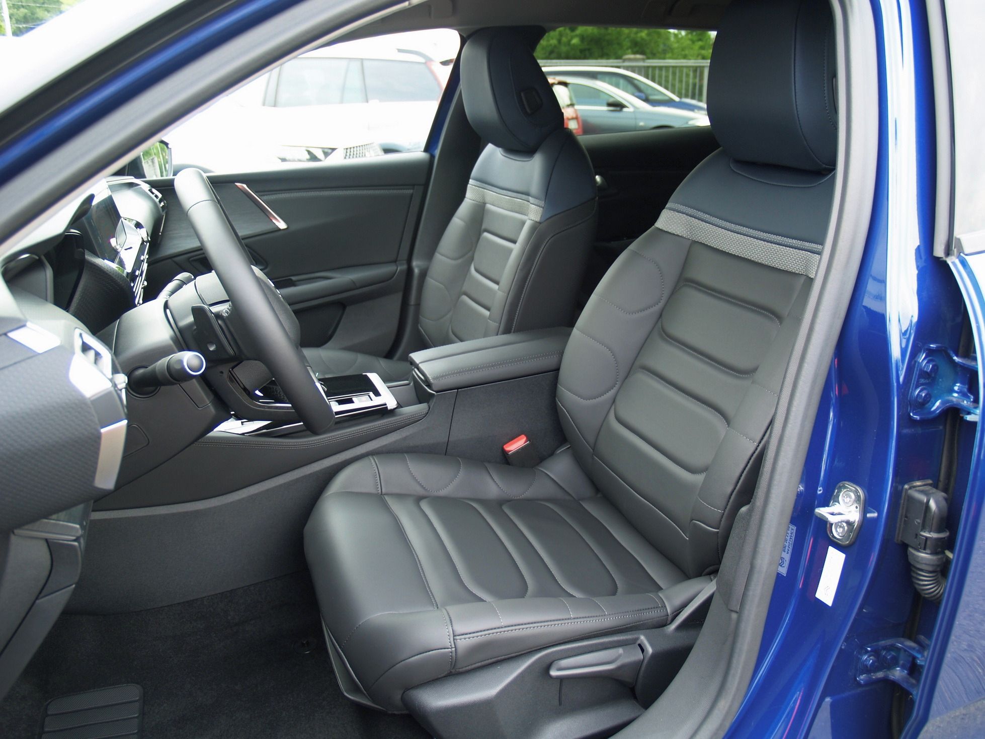 Citroën C5 X, Shine 1,6PT 180 EAT8 - fotka 5