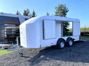 Cheval Liberté, uzavřený autopřepravník C900