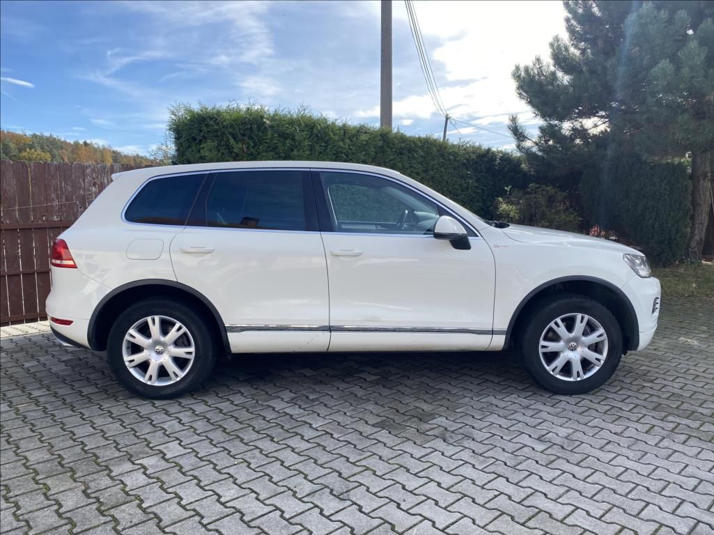 Volkswagen Touareg, 3,0 TDI V6 4motion / záruka - fotka 6