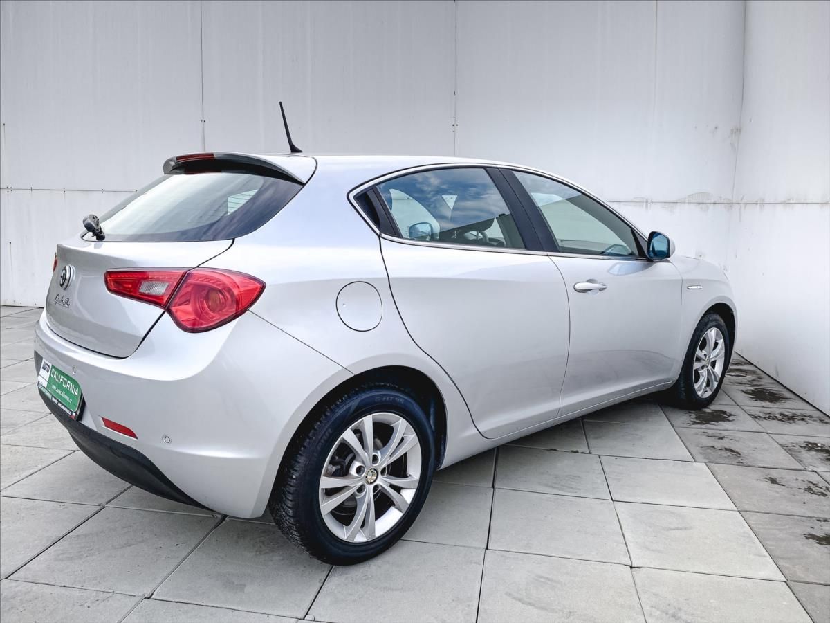 Alfa Romeo Giulietta, 1,6 JTD AUT. KLIMA TEMPOMAT - fotka 6