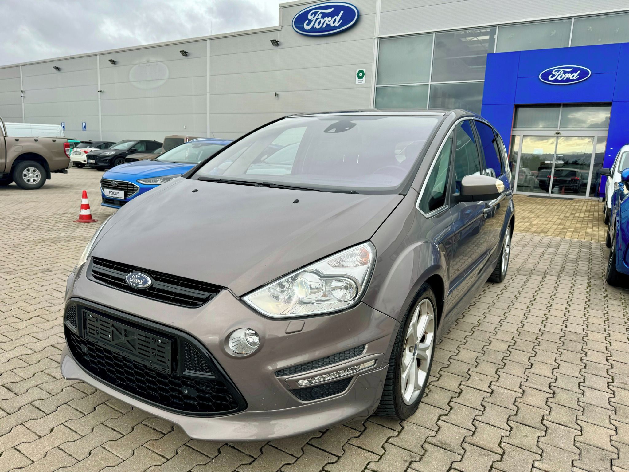 Ford S-MAX, 2.2 TDCi TITANIUM S 7 MÍST - fotka 3