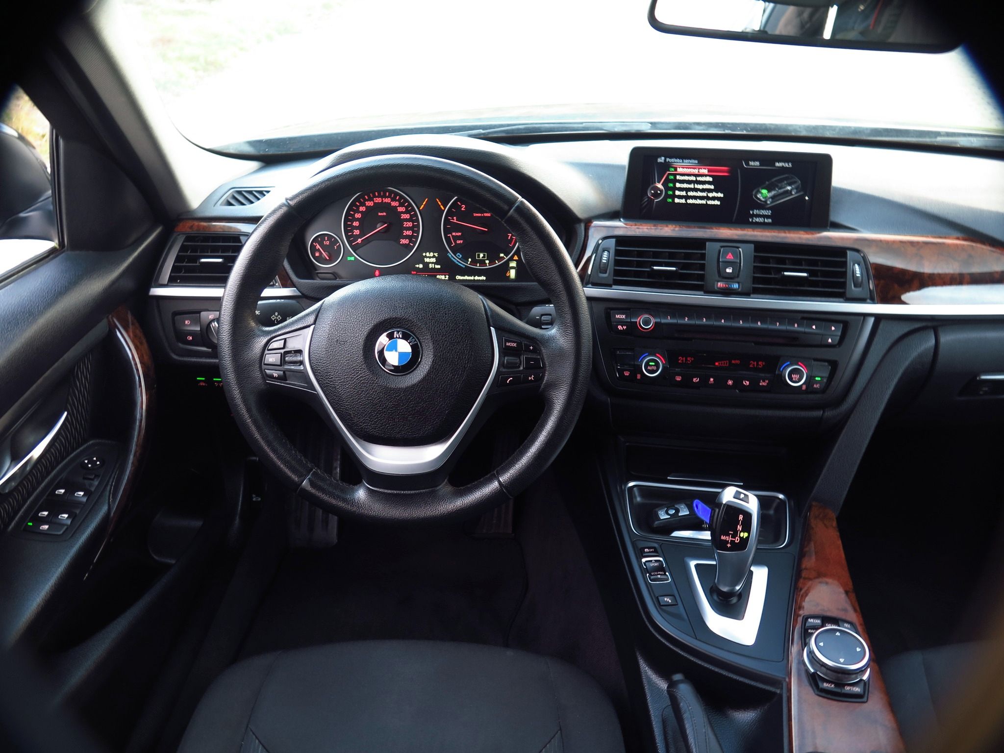 BMW Řada 3, 320i xDrive, Xenon, 4x4 pohon - fotka 6