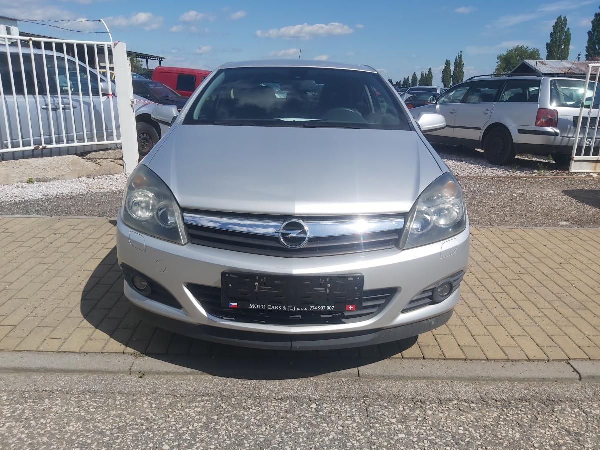 Opel Astra, H 18 GTC - fotka 3