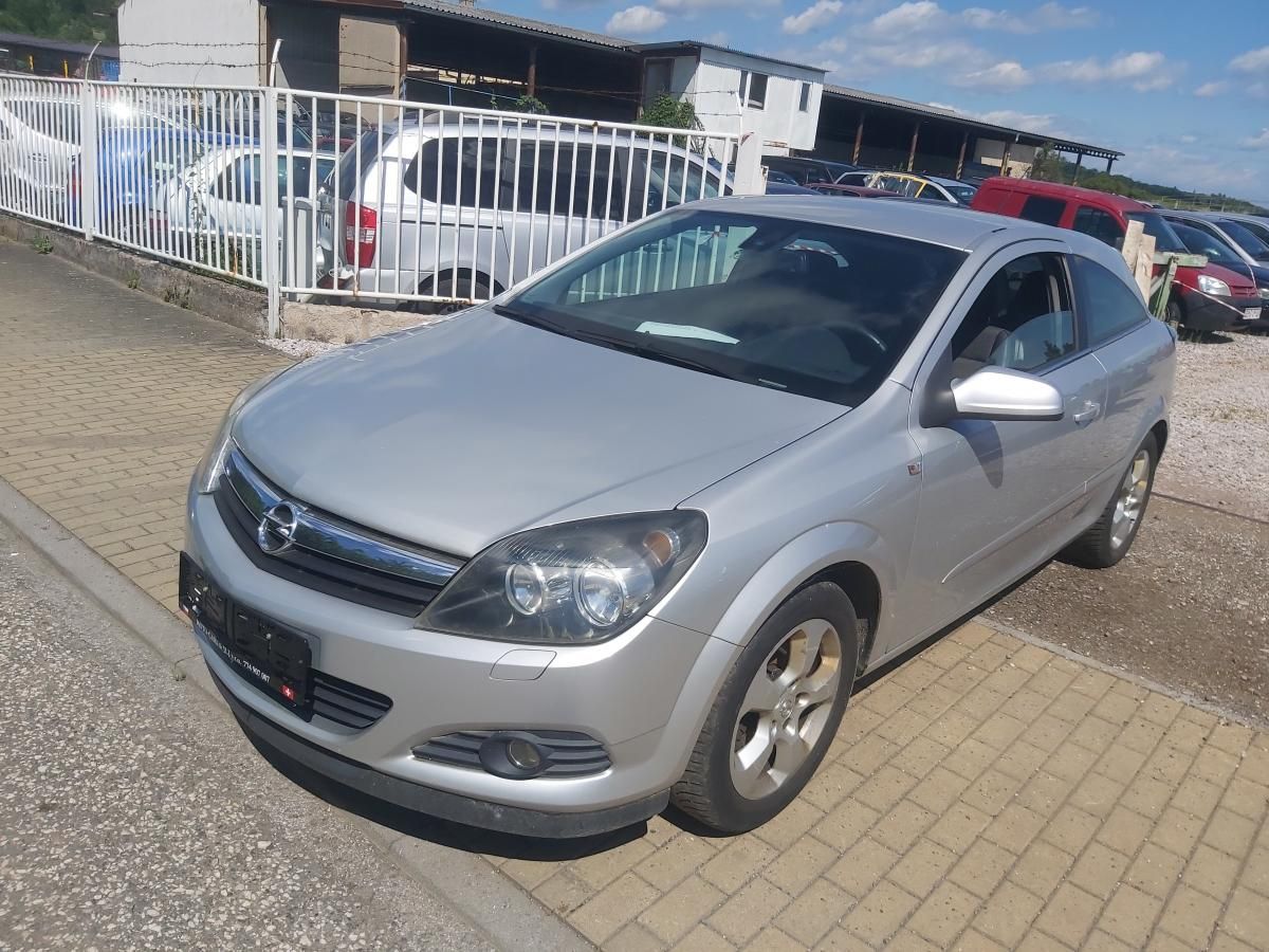 Opel Astra, H 18 GTC - fotka 4