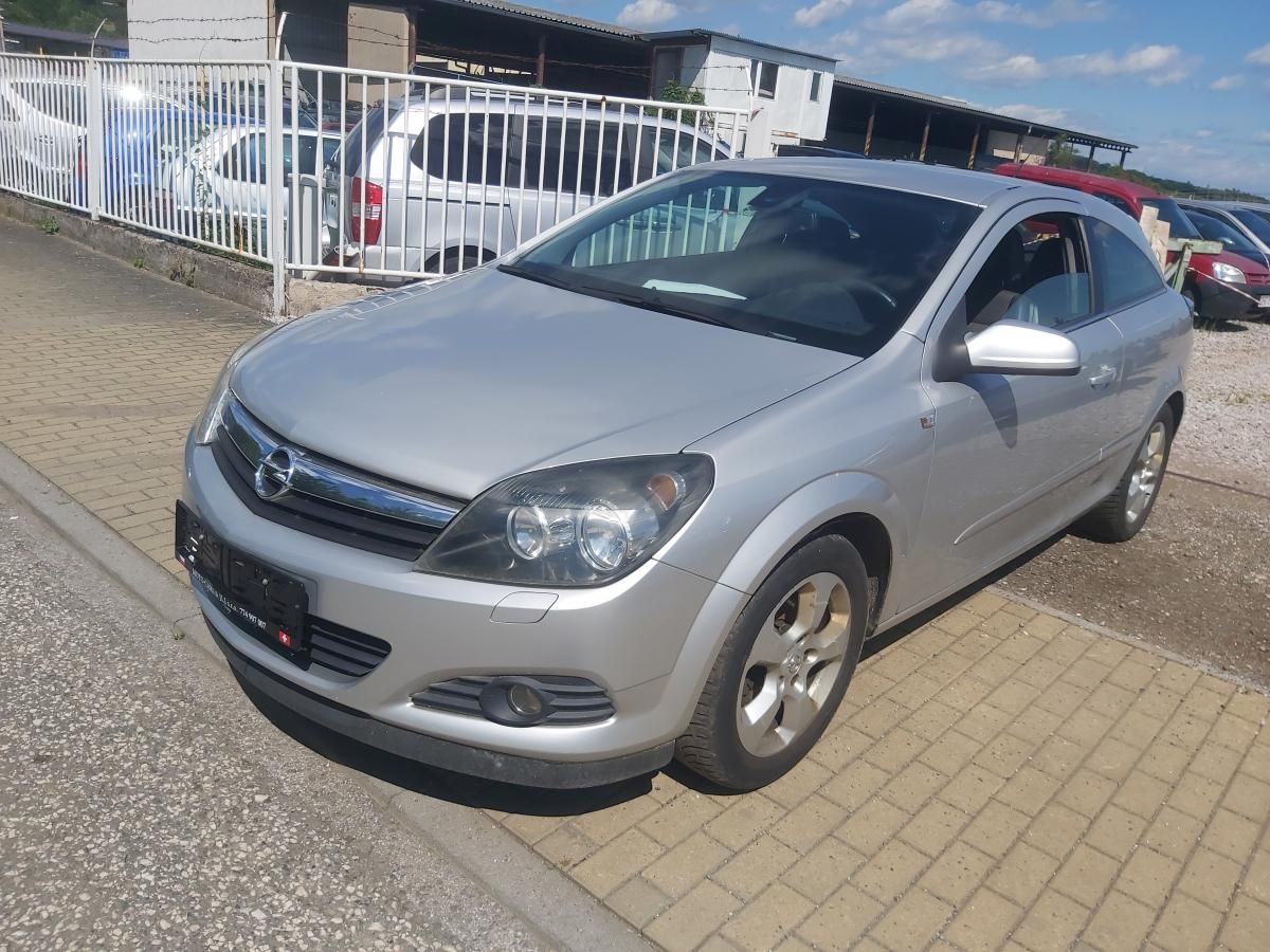 Opel Astra, H 18 GTC - fotka 5