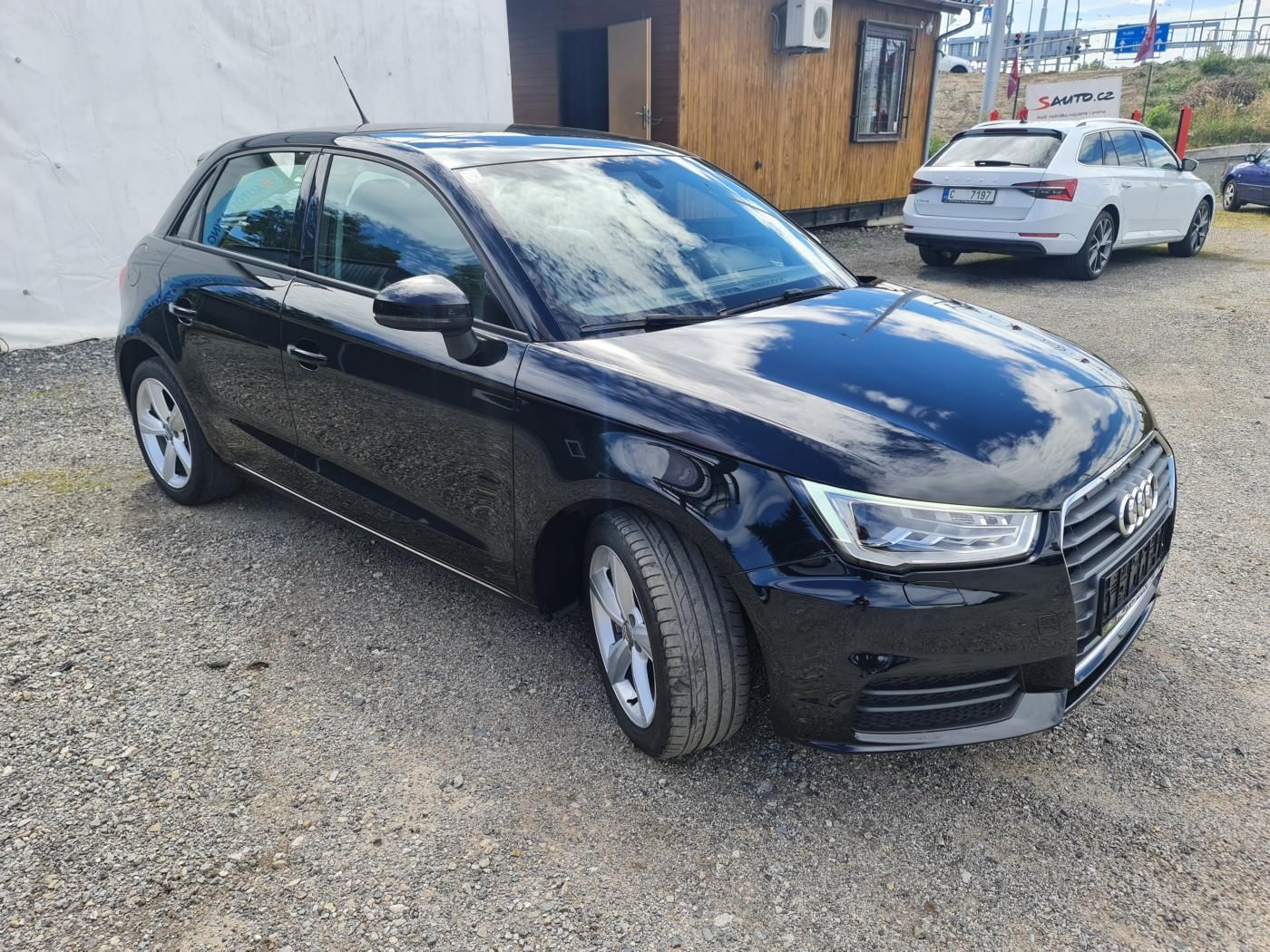Audi A1, 1,0 TFSi  LED světla, NAVI, - fotka 4