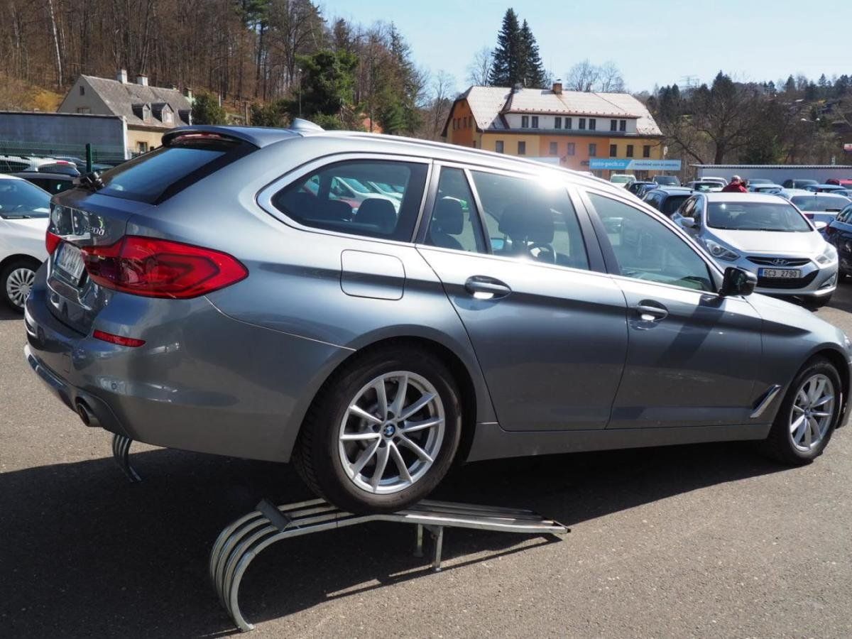BMW Řada 5, 520d xDrive, HeadUp, Key - fotka 4