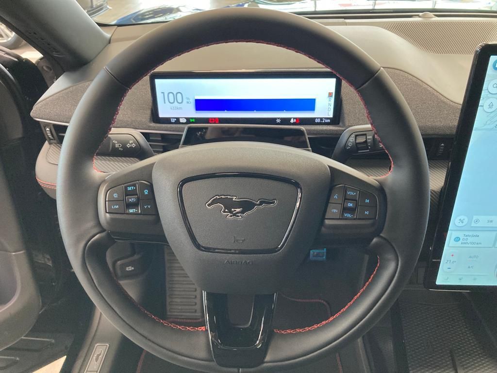 Ford Mustang Mach-E, Premium 351k 99 kWh 5D - fotka 6