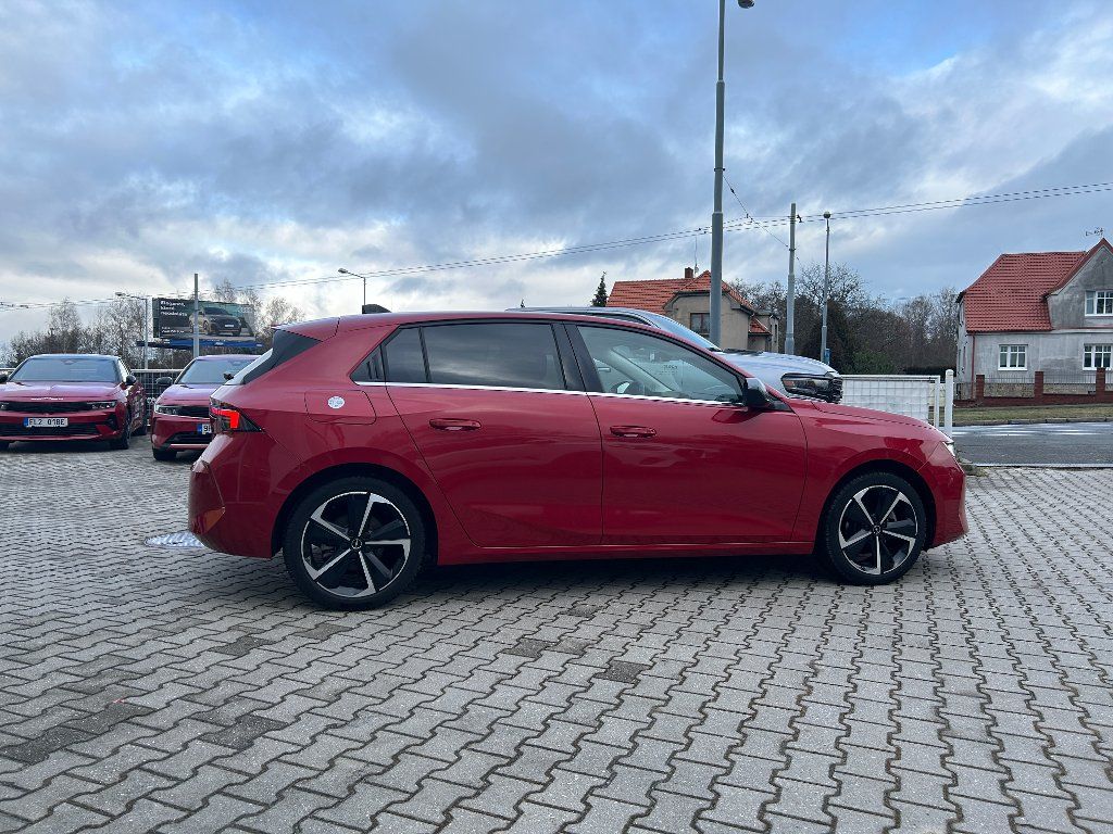 Opel Astra, Elegance 1,2 Turbo 81kW MT6 - fotka 5