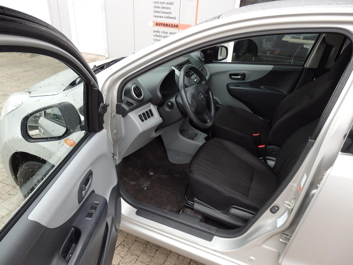 Nissan Pixo, 1.0 ABS, KLIMATIZACE - fotka 6