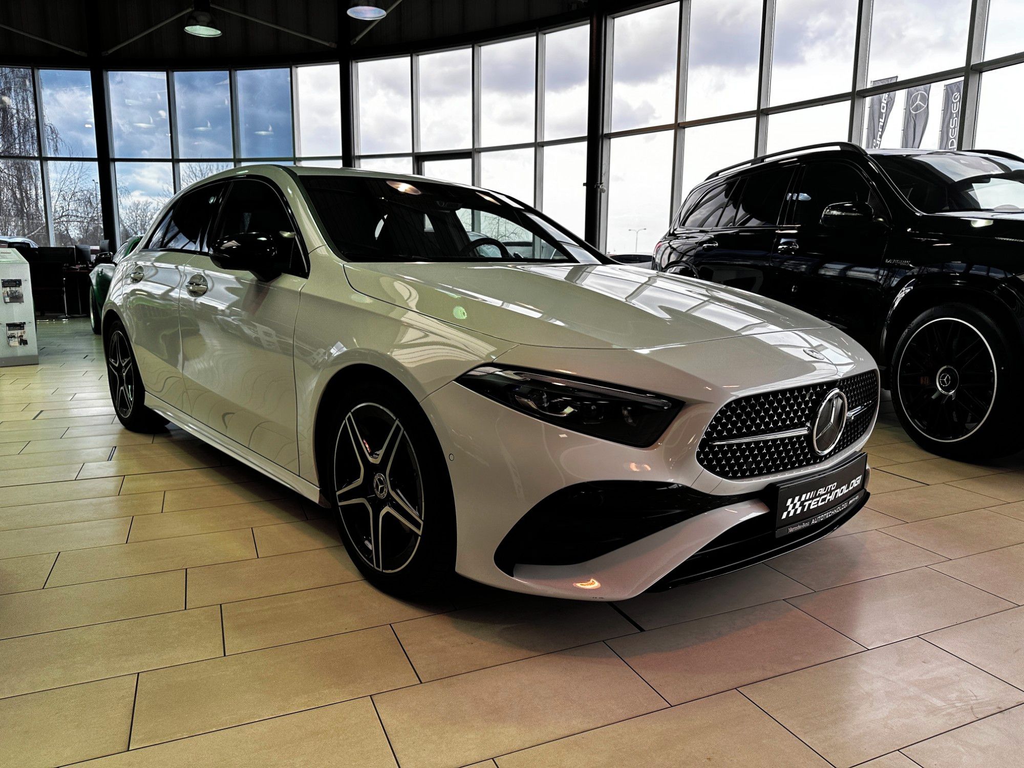 Mercedes-Benz Třídy A, 200d - fotka 4