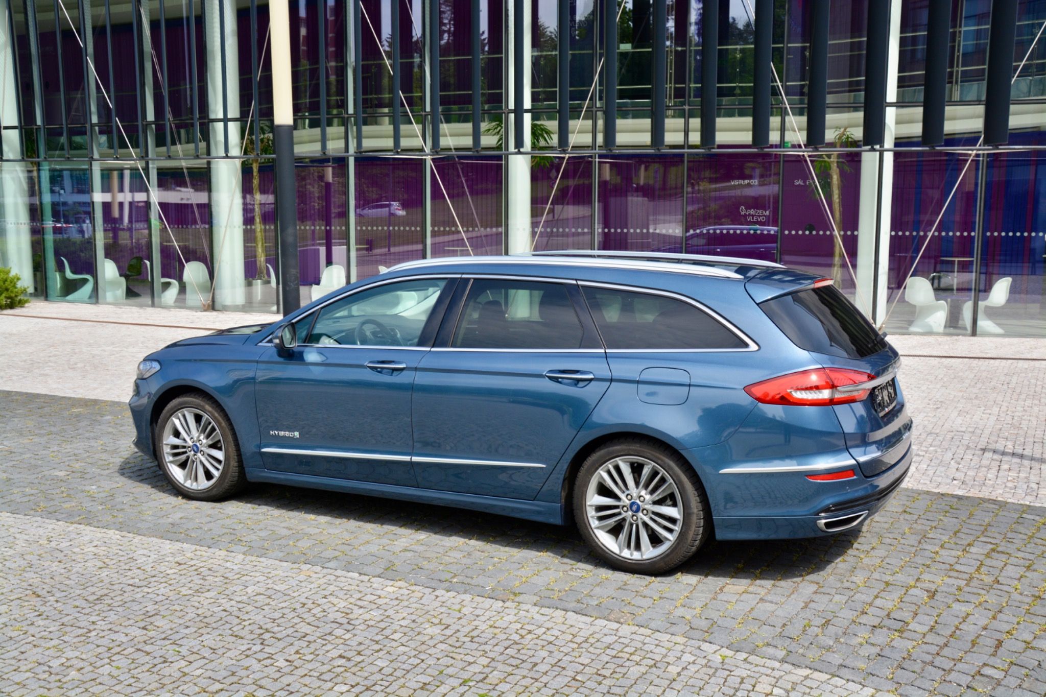 Ford Mondeo, 2.0 187ps Hybrid ecvT VIGNALE - fotka 4