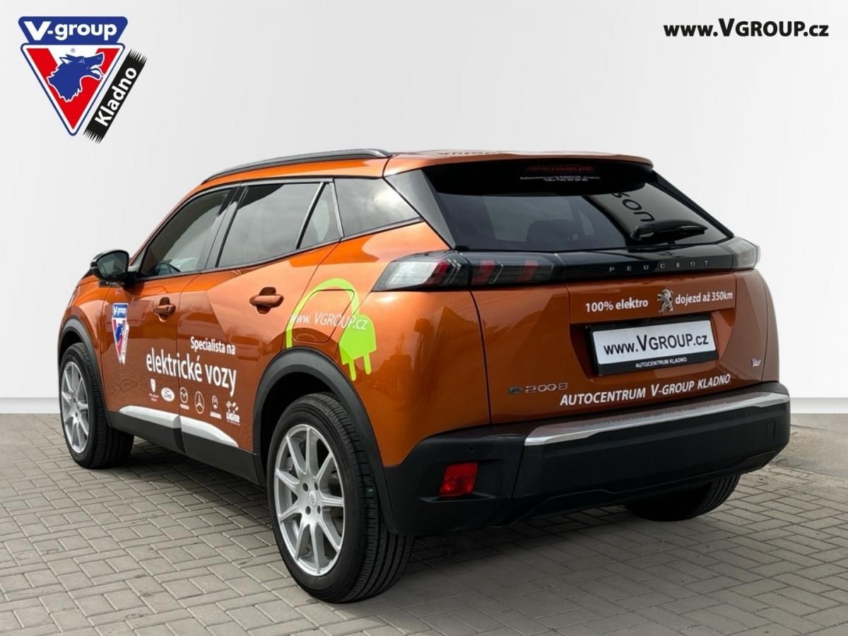 Peugeot 2008, e-ALLURE elektro dojezd 320 Km - fotka 3