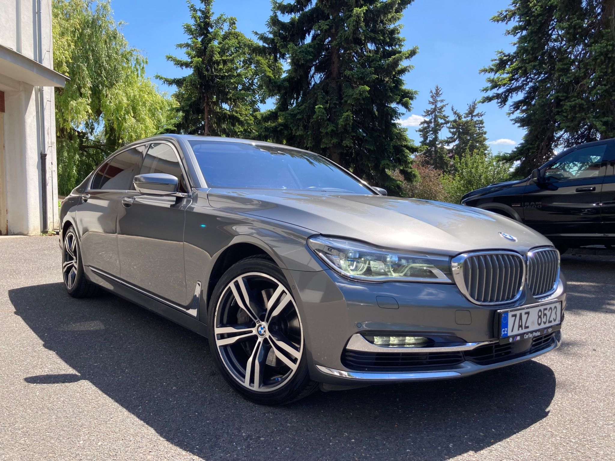 BMW Řada 7, 750Li X-Drive V8 330kW FULL