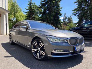 750Li X-Drive V8 330kW FULL