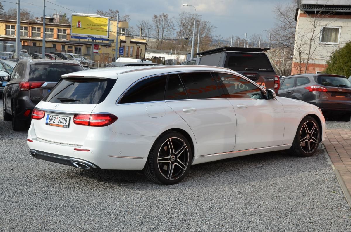 Mercedes-Benz Třídy E, E 220d 143kW AT /LED/ NEZ.TOP. - fotka 6