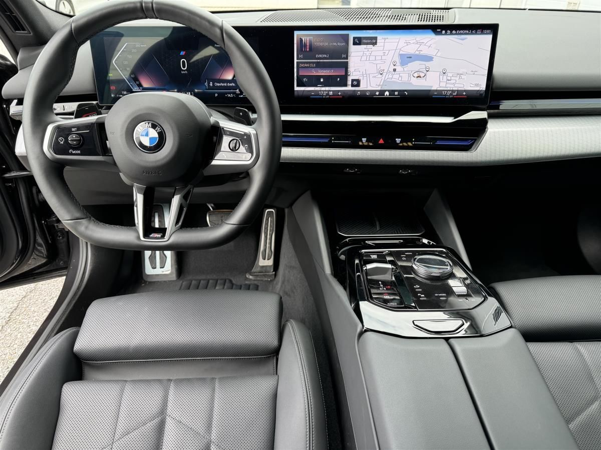 BMW Řada 5, 520d xDrive Sedan - fotka 6