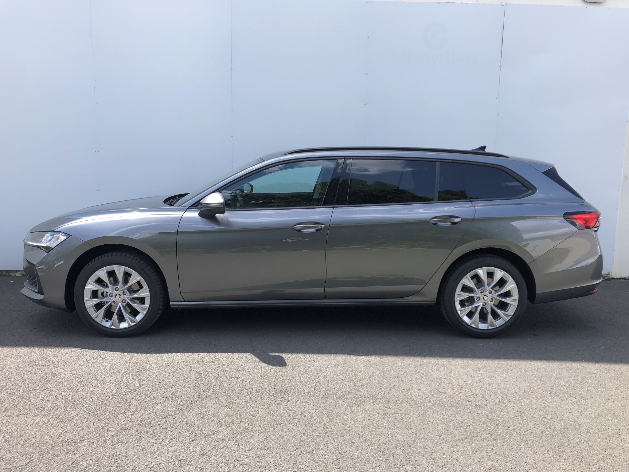 Škoda Superb, Combi Selec 2.0 TDI 110 kW DSG - fotka 2