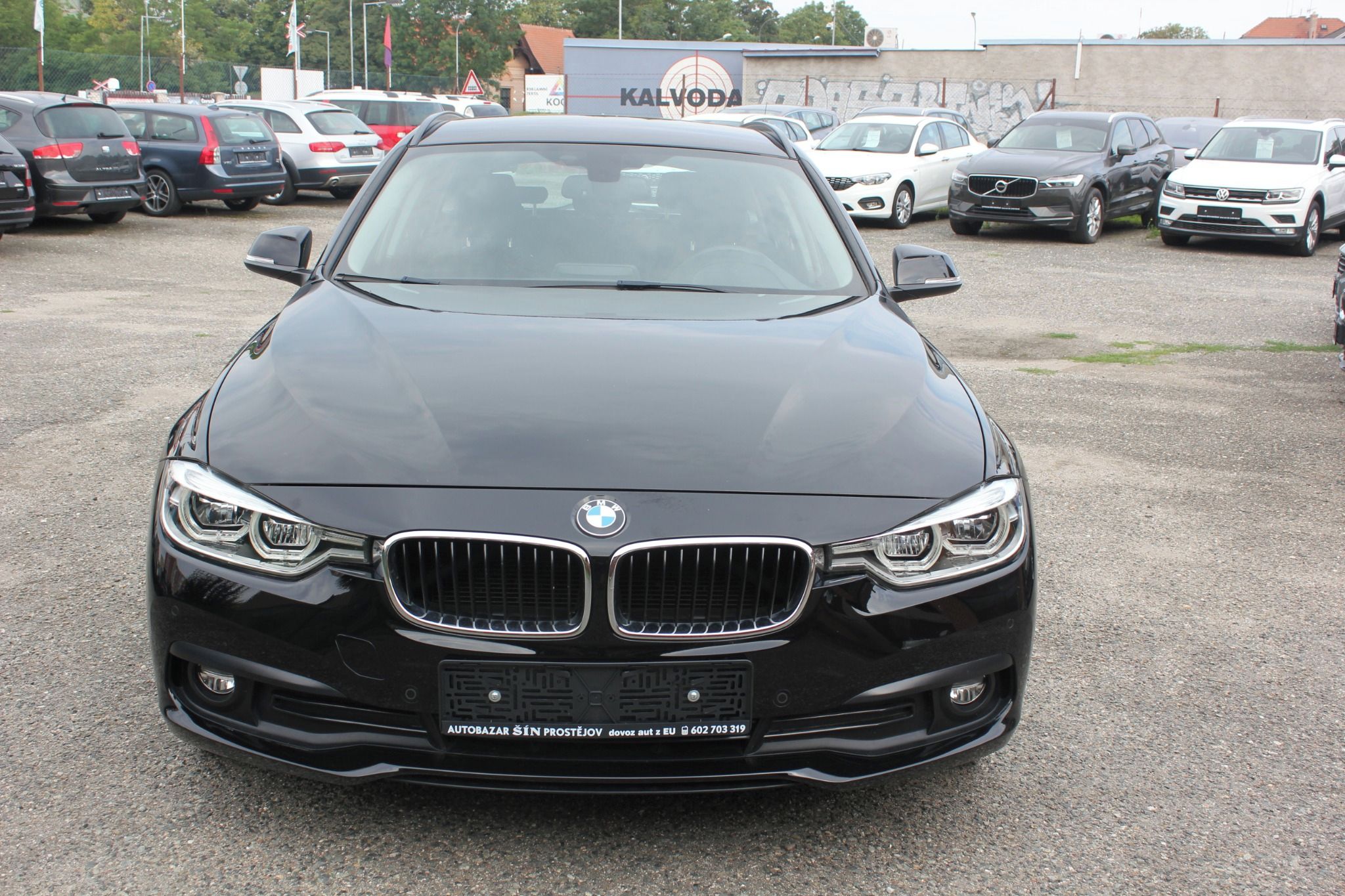BMW Řada 3, 318D, FULL LED, NAVI, MANUÁL - fotka 2