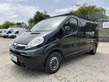 Opel Vivaro, 2.5CDTi,107kw,9míst,2x klima