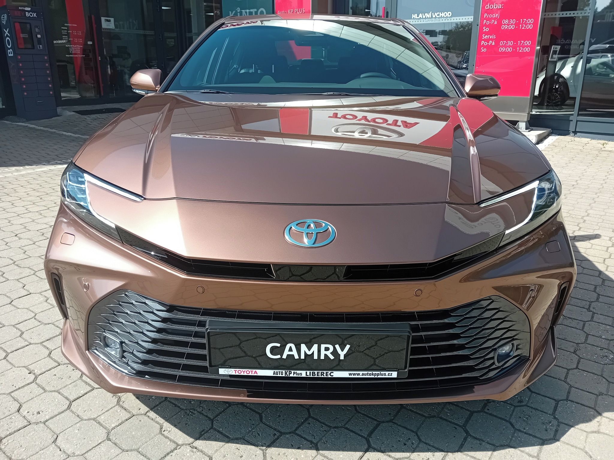 Toyota Camry, 2,5 HEV 230 k Prestige - fotka 3