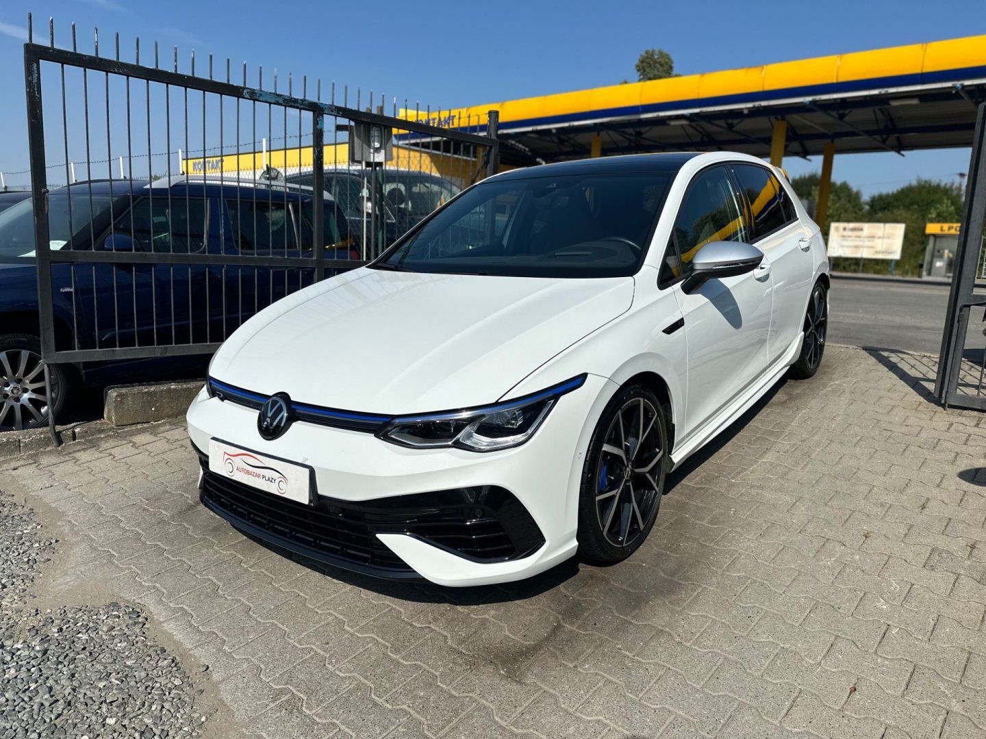 Volkswagen Golf, R 235kW PANOR.NAVI,100%KM - fotka 3