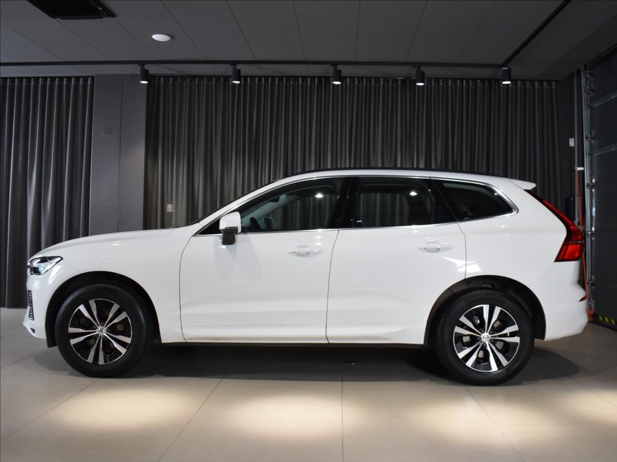 Volvo XC60, 2,0 B4 AWD CORE  Bezklíč - fotka 2