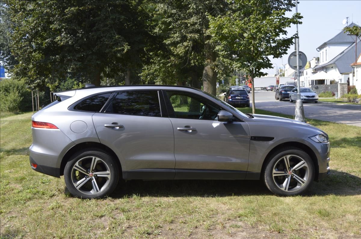 Jaguar F-Pace, 2,0 20d AWD PRESTIGE 180k Auto - fotka 4