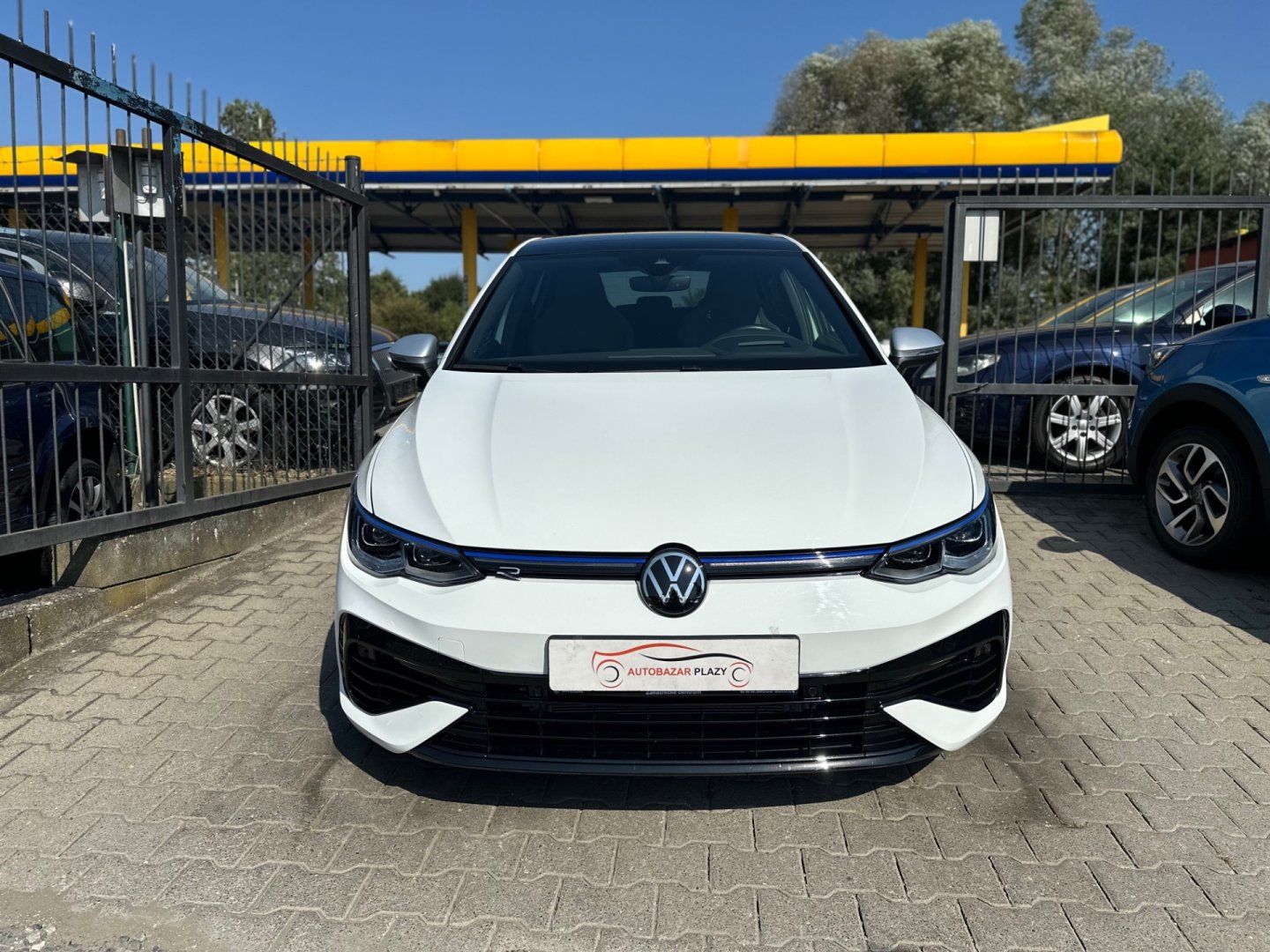 Volkswagen Golf, R 235kW PANOR.NAVI,100%KM - fotka 2