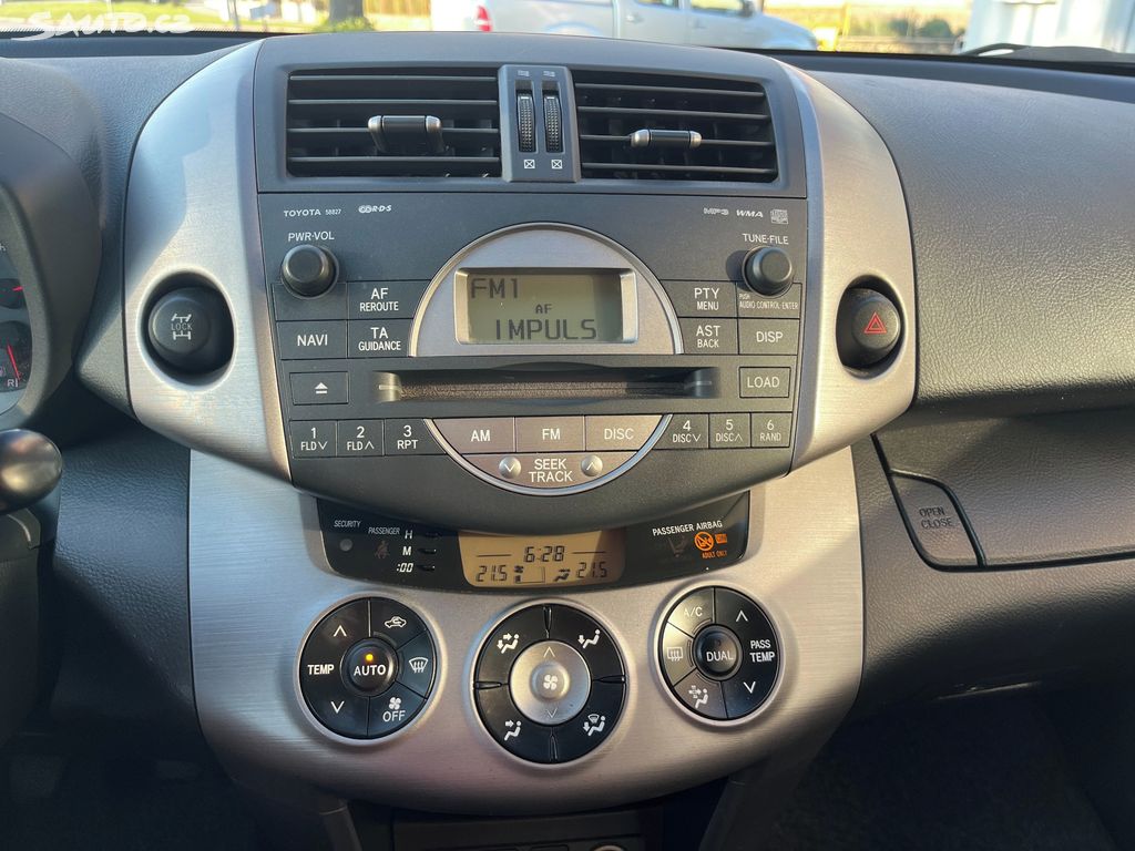 Toyota Rav4, fotka 16