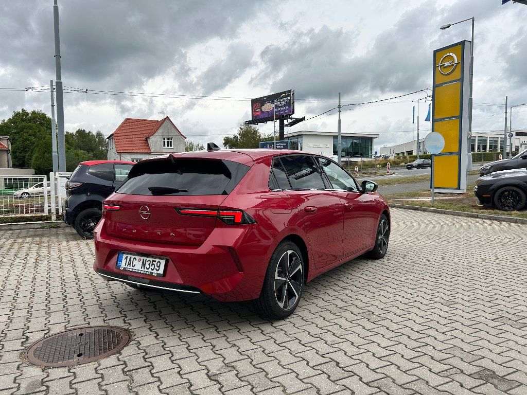 Opel Astra, Elegance 1,2 Turbo 96kW AT8 - fotka 4
