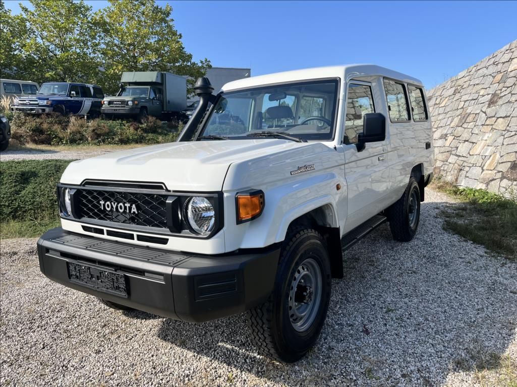Toyota Land Cruiser, GRJ78 MY24  4,0 V6 5M/T Standa - fotka 3